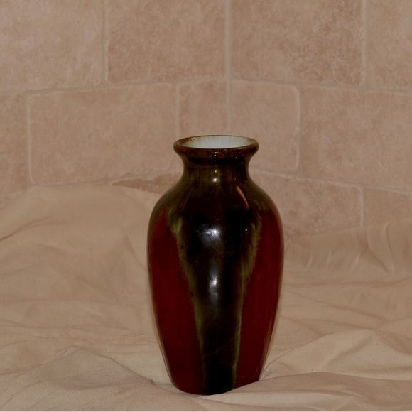 Chinese Oxblood style Ceramic Vase. - Picture 3 of 3